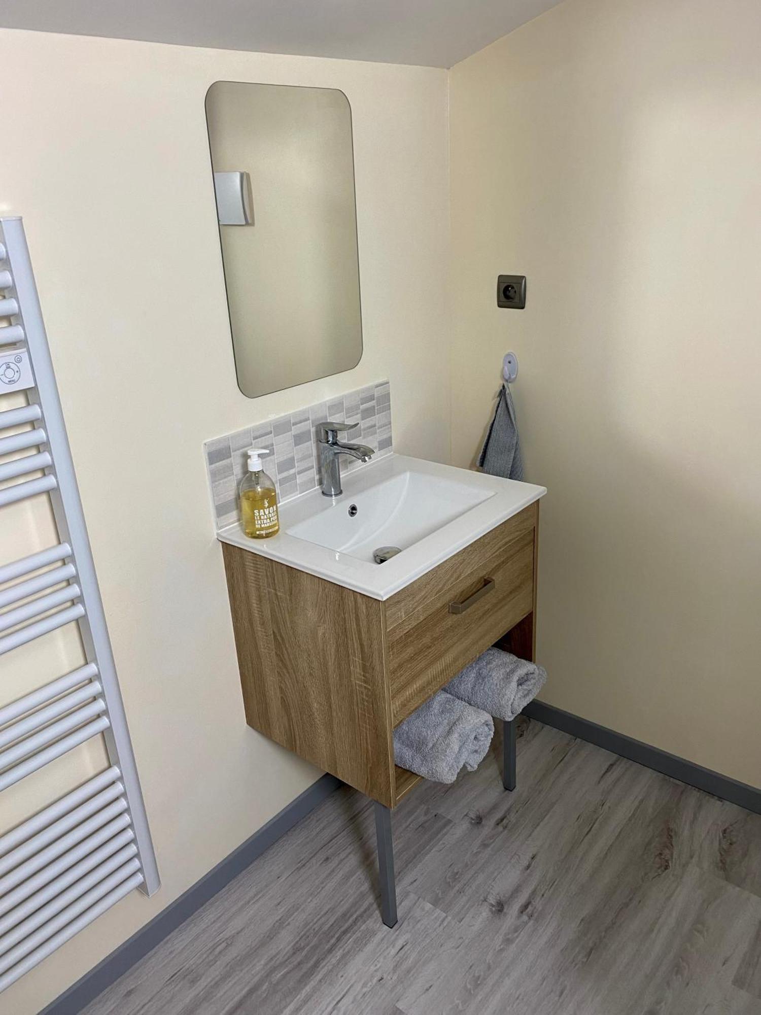 Le Toit D'avignon - Intra-muros - Terrasse Vue Palais Des Papes - Ideal Festival - Climatisation - Wifi Apartment *
